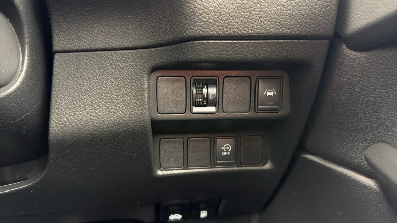 Nissan Qashqai 1.3 DiG-T N-Connecta 5dr [Glass Roof Pack] Petrol Hatchback